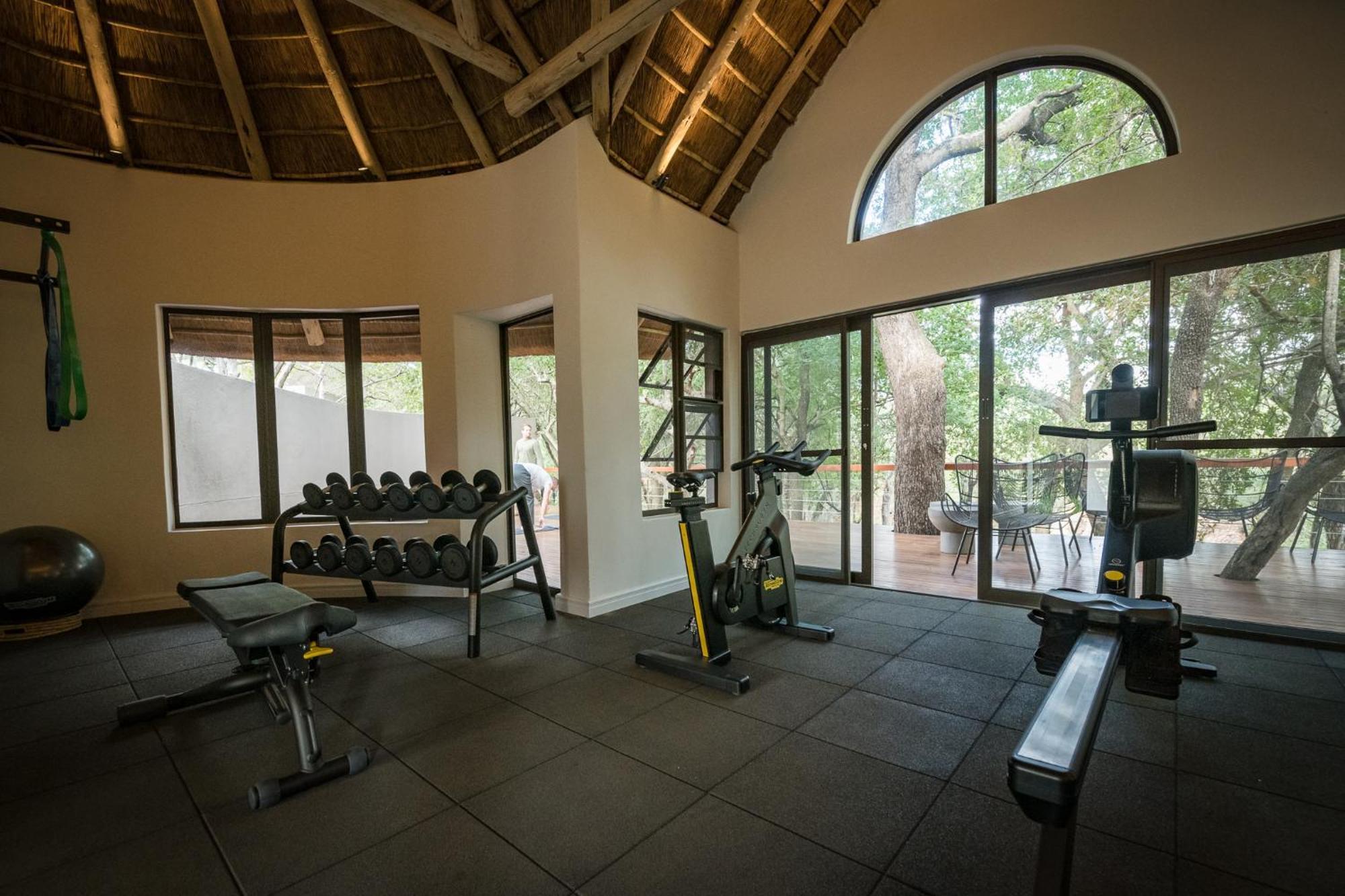 Serondella Safari Lodge Резерват Торнибуш Екстериор снимка